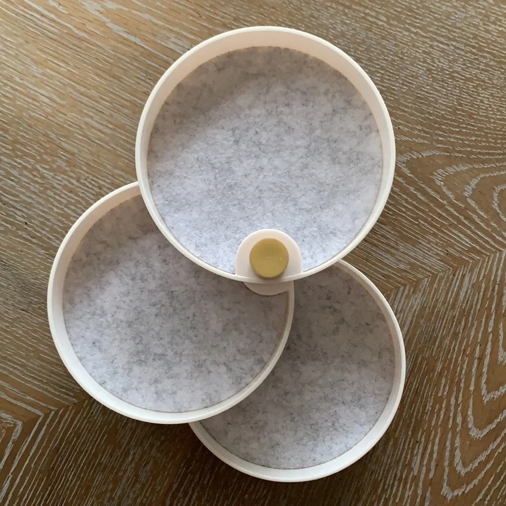 THE 2 BANDITS Tiered White Catchall Tray 5”Wx 3”H